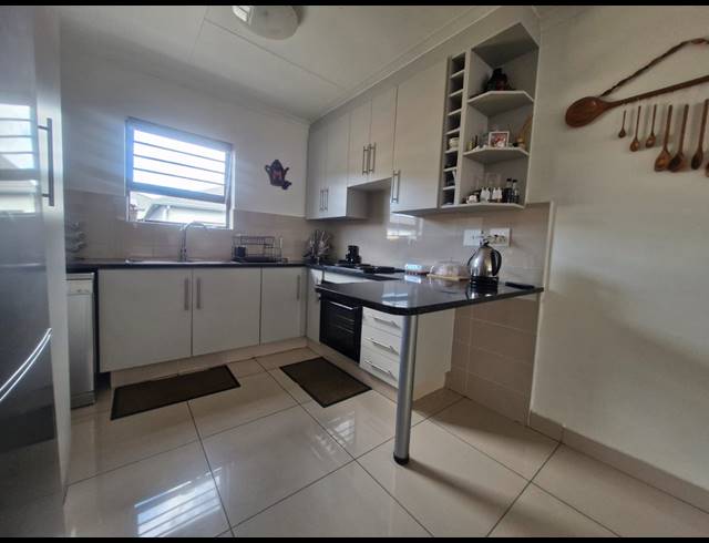 3 BEDROOM TOWNHOUSE TO LET IN PARKRAND